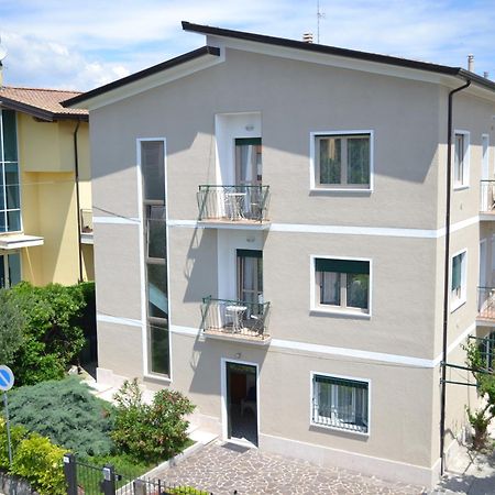 Le Bouganville Apartment เดเซนซาโนเดลการ์ดา ภายนอก รูปภาพ