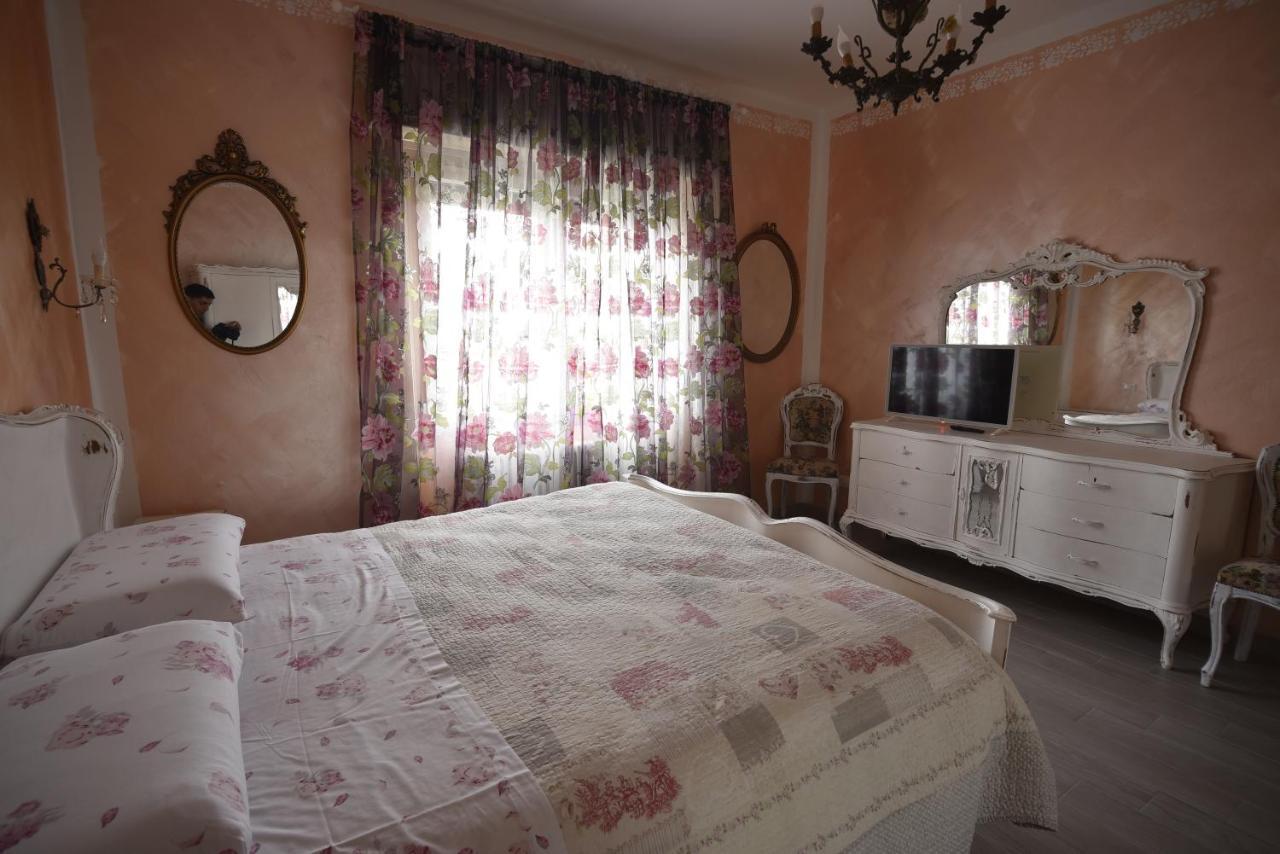 Le Bouganville Apartment เดเซนซาโนเดลการ์ดา ภายนอก รูปภาพ