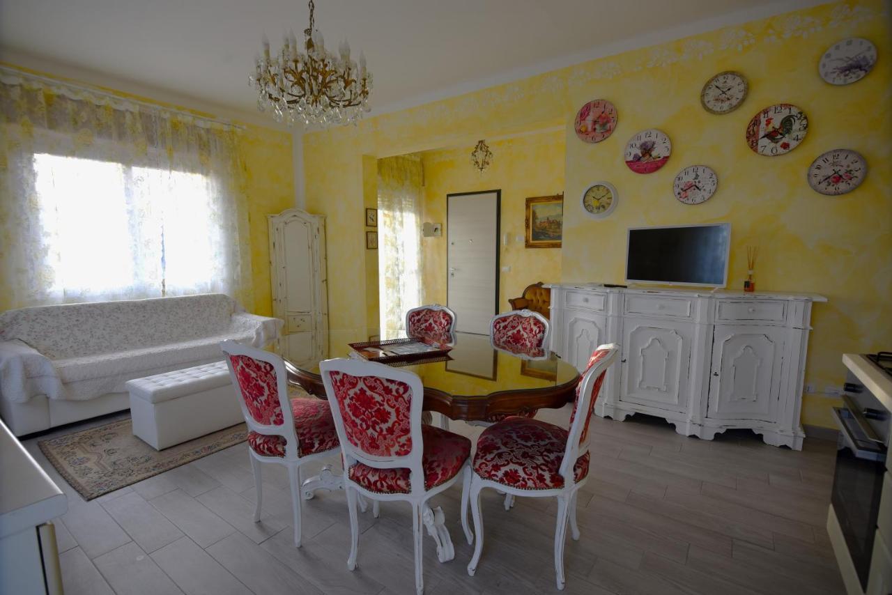 Le Bouganville Apartment เดเซนซาโนเดลการ์ดา ภายนอก รูปภาพ