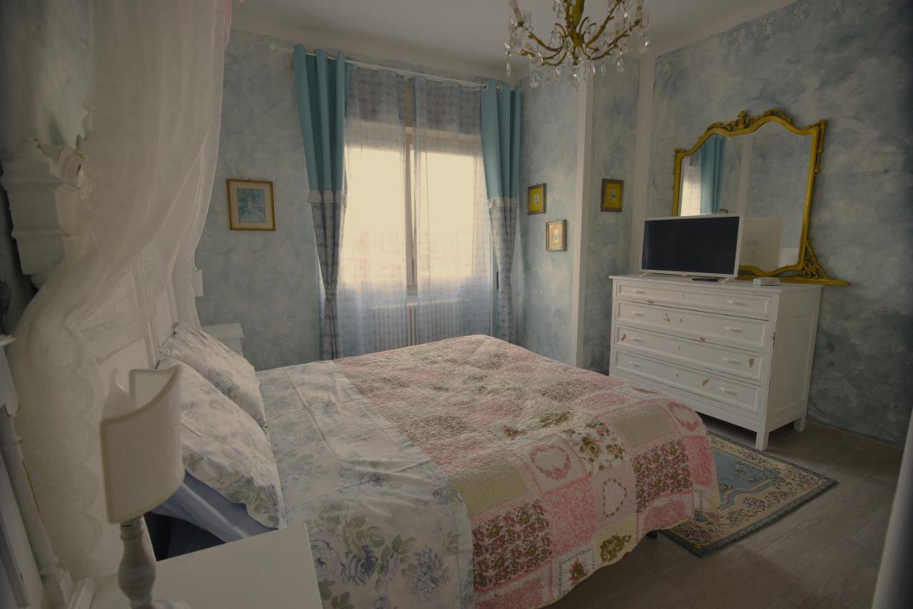 Le Bouganville Apartment เดเซนซาโนเดลการ์ดา ภายนอก รูปภาพ