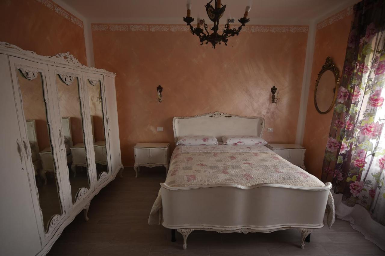 Le Bouganville Apartment เดเซนซาโนเดลการ์ดา ภายนอก รูปภาพ
