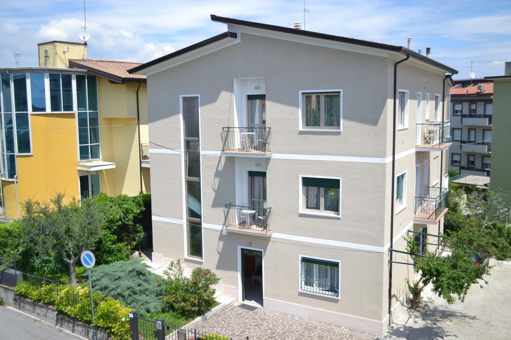 Le Bouganville Apartment เดเซนซาโนเดลการ์ดา ภายนอก รูปภาพ