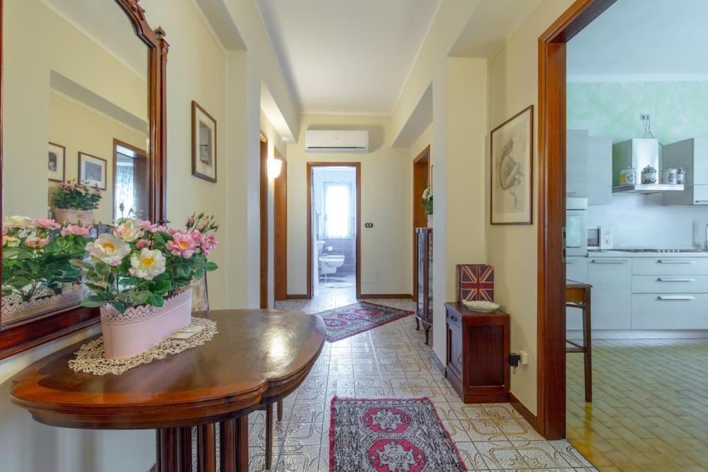 Le Bouganville Apartment เดเซนซาโนเดลการ์ดา ภายนอก รูปภาพ