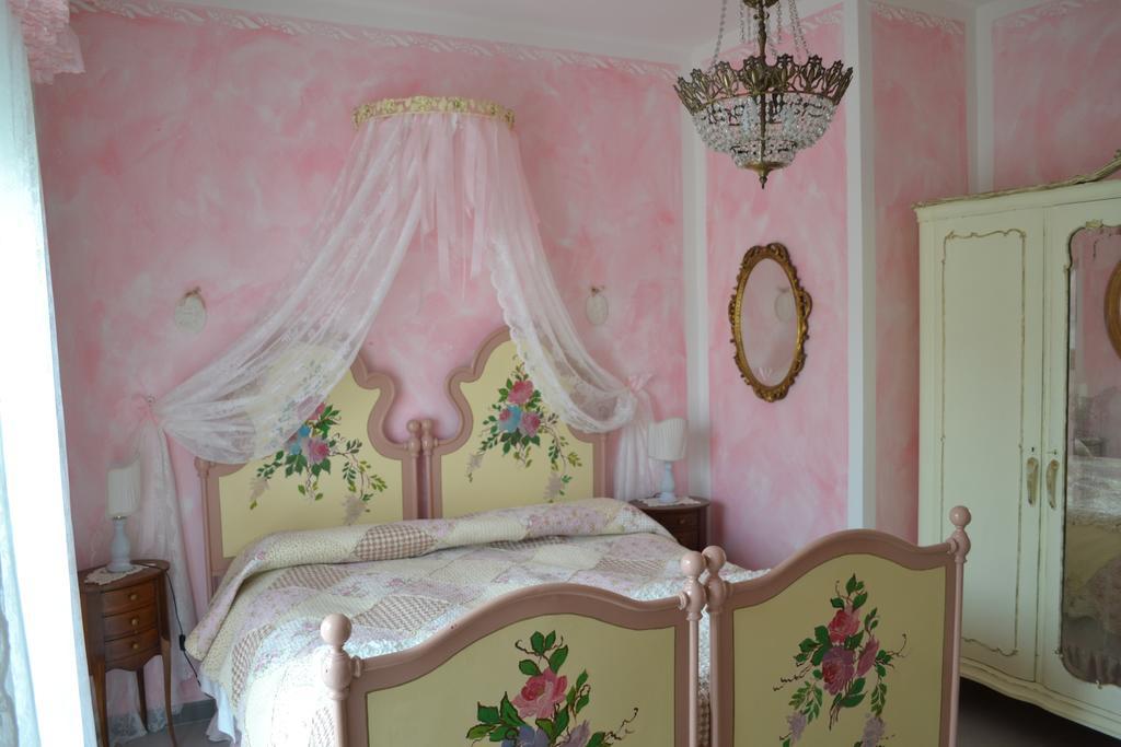Le Bouganville Apartment เดเซนซาโนเดลการ์ดา ภายนอก รูปภาพ