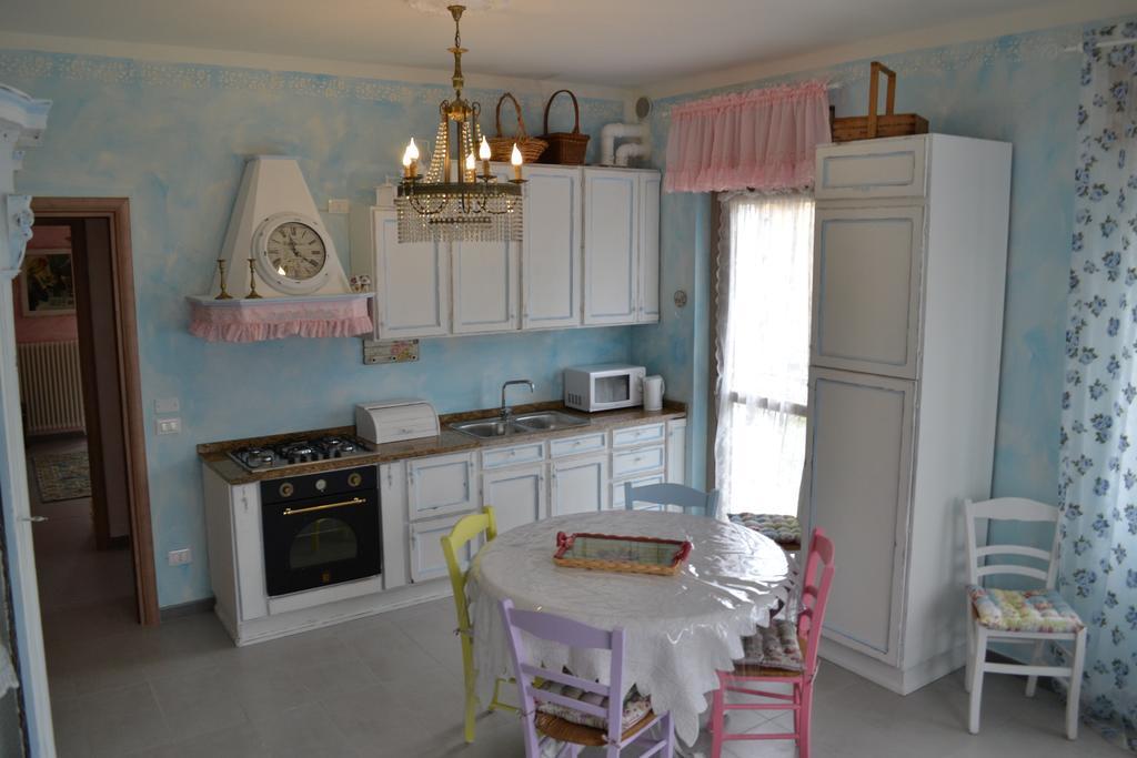 Le Bouganville Apartment เดเซนซาโนเดลการ์ดา ภายนอก รูปภาพ