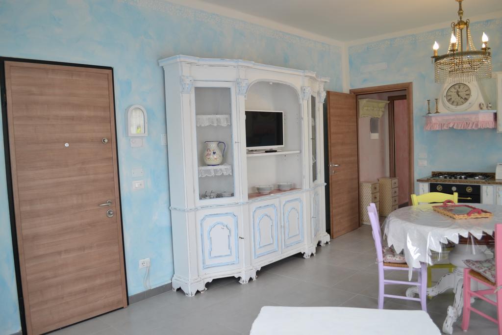 Le Bouganville Apartment เดเซนซาโนเดลการ์ดา ภายนอก รูปภาพ