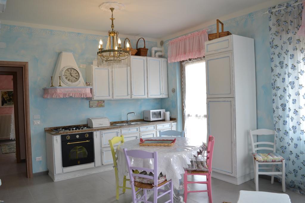 Le Bouganville Apartment เดเซนซาโนเดลการ์ดา ภายนอก รูปภาพ