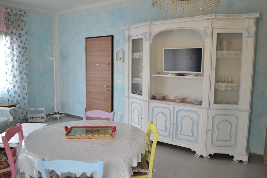 Le Bouganville Apartment เดเซนซาโนเดลการ์ดา ภายนอก รูปภาพ