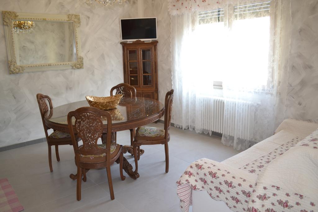 Le Bouganville Apartment เดเซนซาโนเดลการ์ดา ภายนอก รูปภาพ