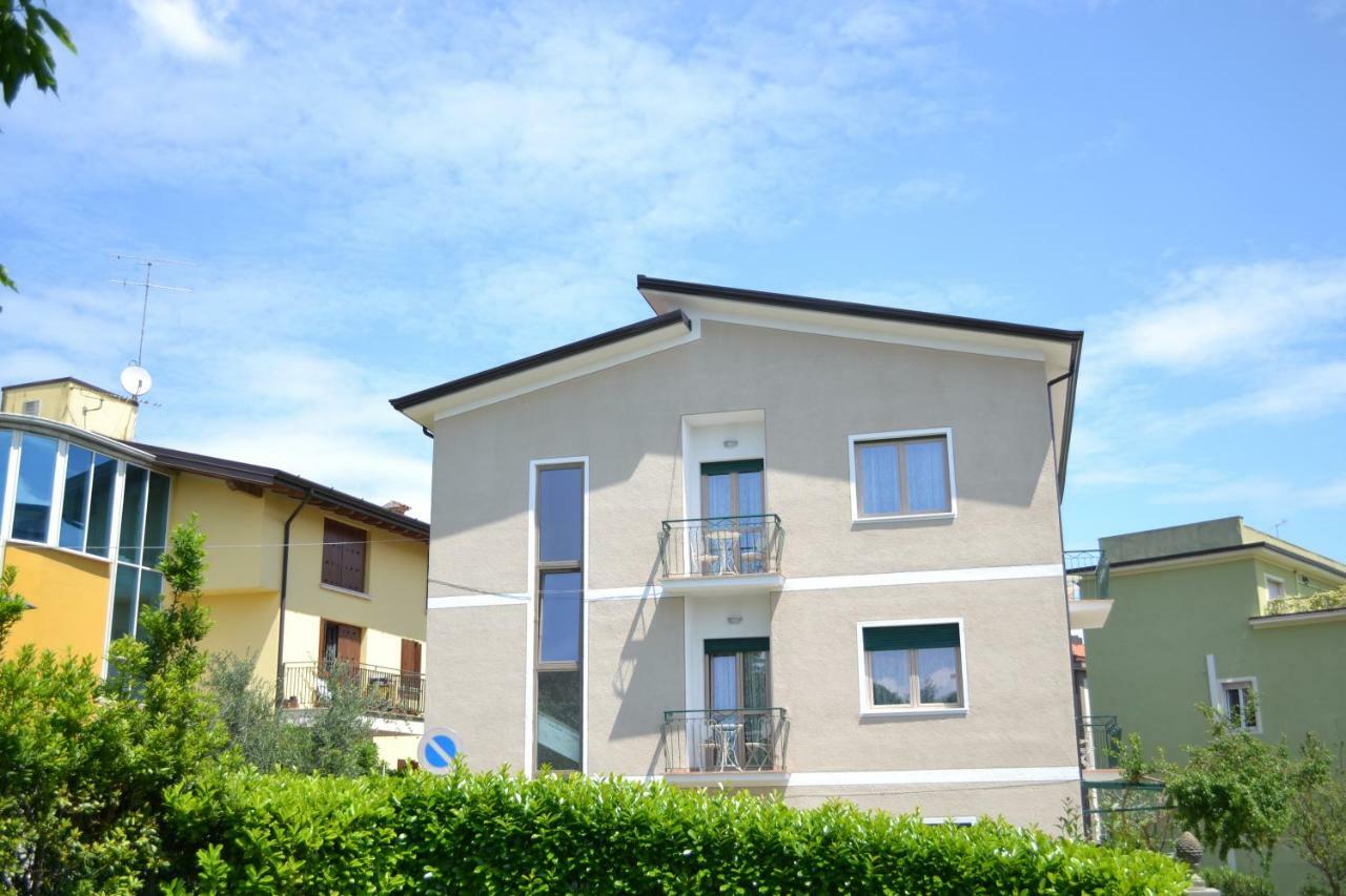 Le Bouganville Apartment เดเซนซาโนเดลการ์ดา ภายนอก รูปภาพ