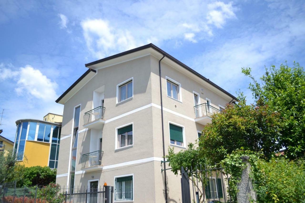 Le Bouganville Apartment เดเซนซาโนเดลการ์ดา ภายนอก รูปภาพ