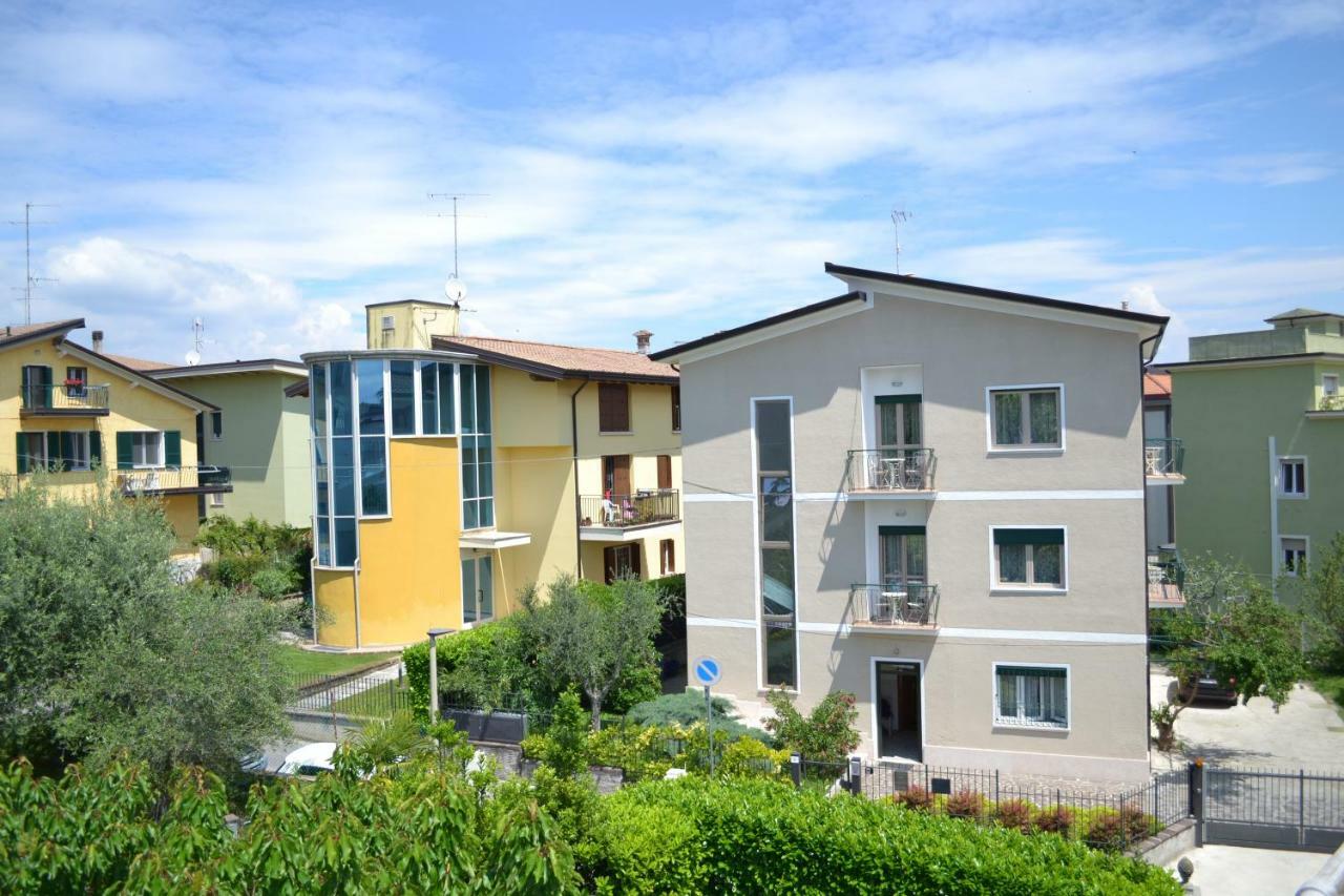 Le Bouganville Apartment เดเซนซาโนเดลการ์ดา ภายนอก รูปภาพ