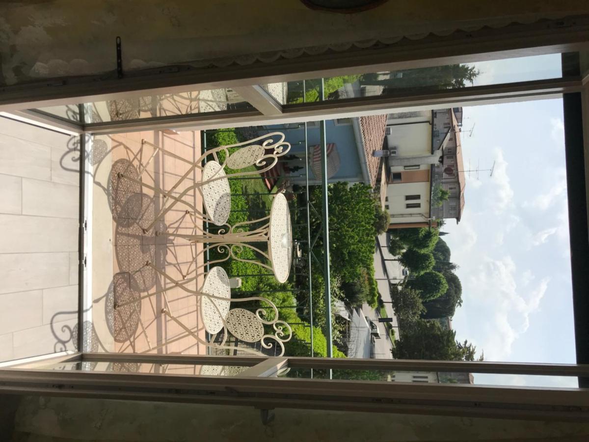 Le Bouganville Apartment เดเซนซาโนเดลการ์ดา ภายนอก รูปภาพ