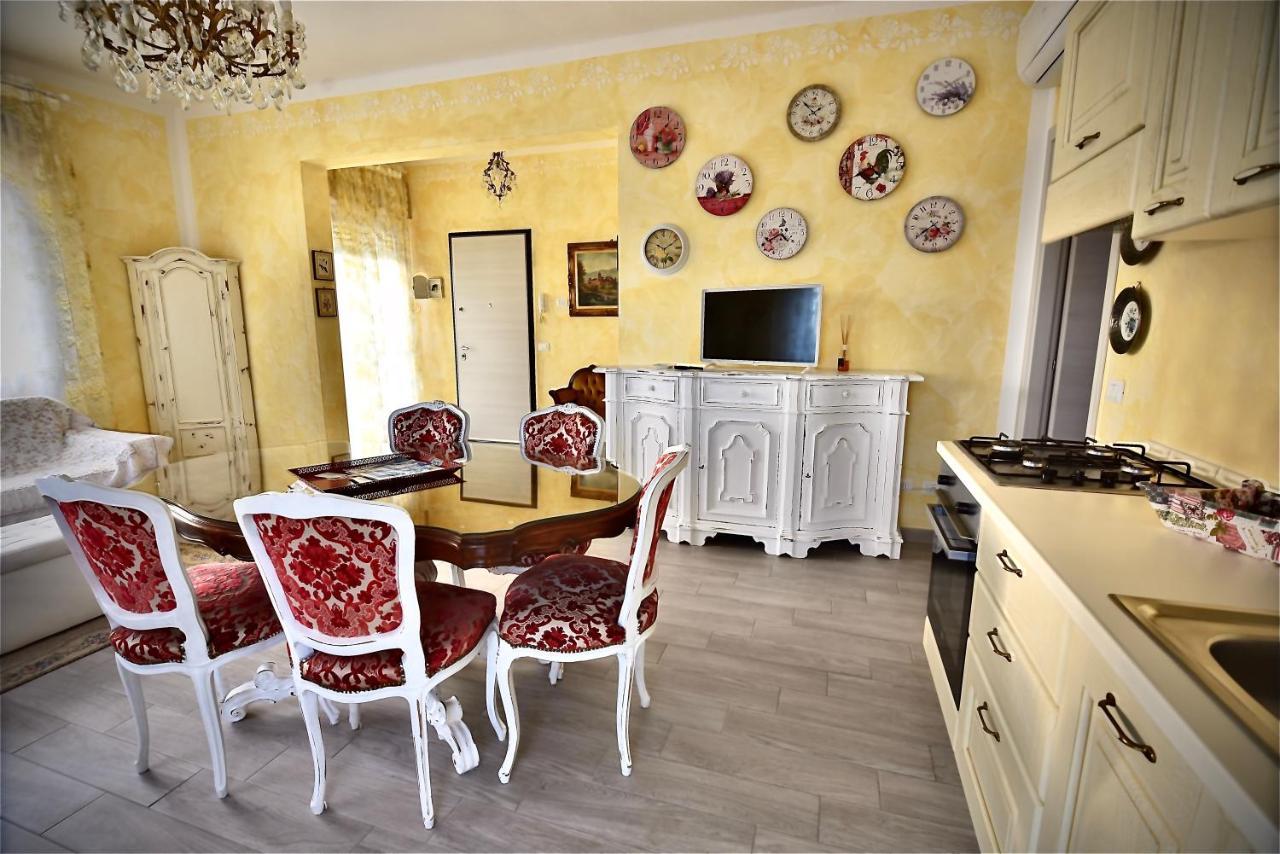 Le Bouganville Apartment เดเซนซาโนเดลการ์ดา ภายนอก รูปภาพ